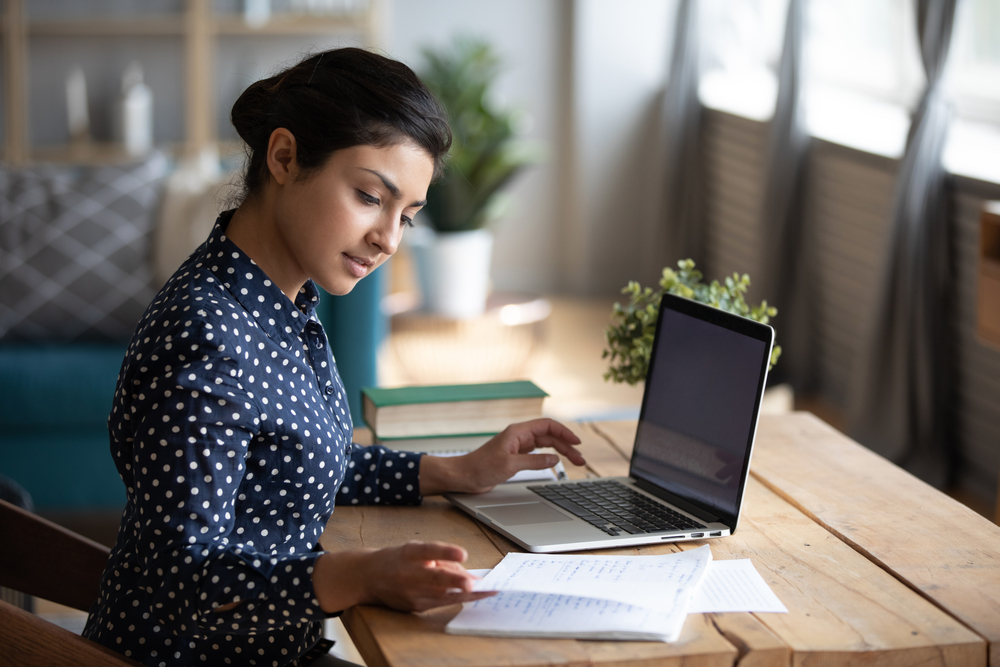 A hospitality management student taking online classes
